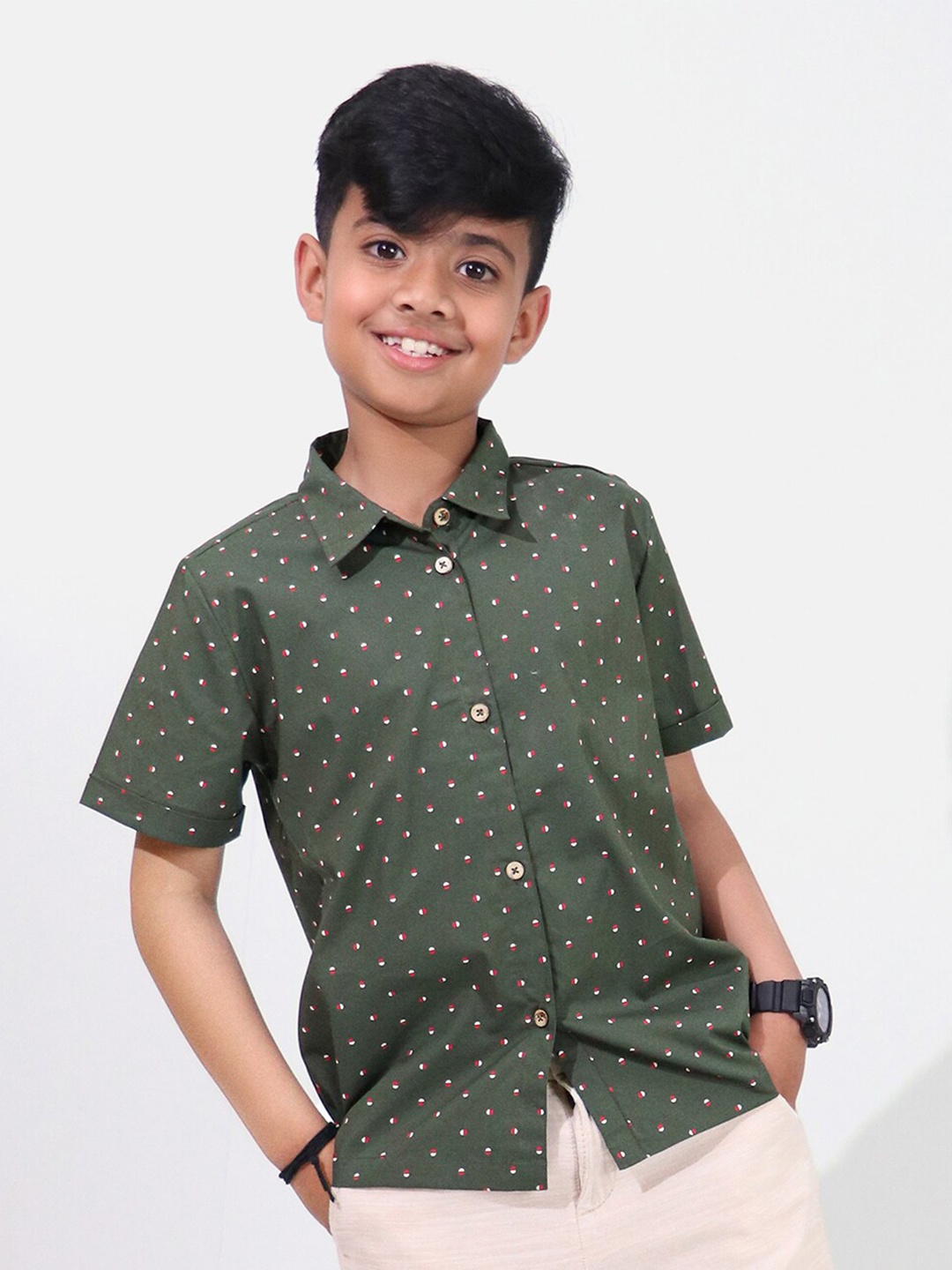 Whistle & Hops Boys Classic Micro Ditsy Printed Spread Collar Pure Cotton Casual Shirt, Green
Whistle & Hops Boys Classic Micro Ditsy Printed Spread Collar Pure Cotton Casual Shirt, Green