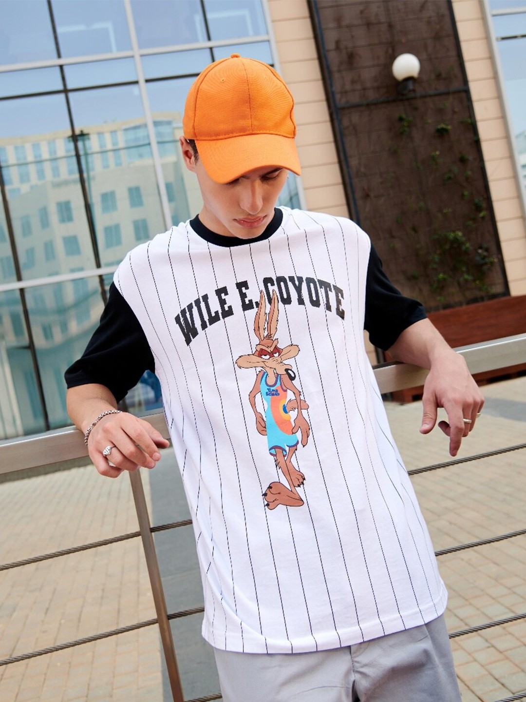 Bewakoof x OFFICIAL LOONEY TUNES MERCHANDISE Men Wile Striped Oversized T-shirt, White