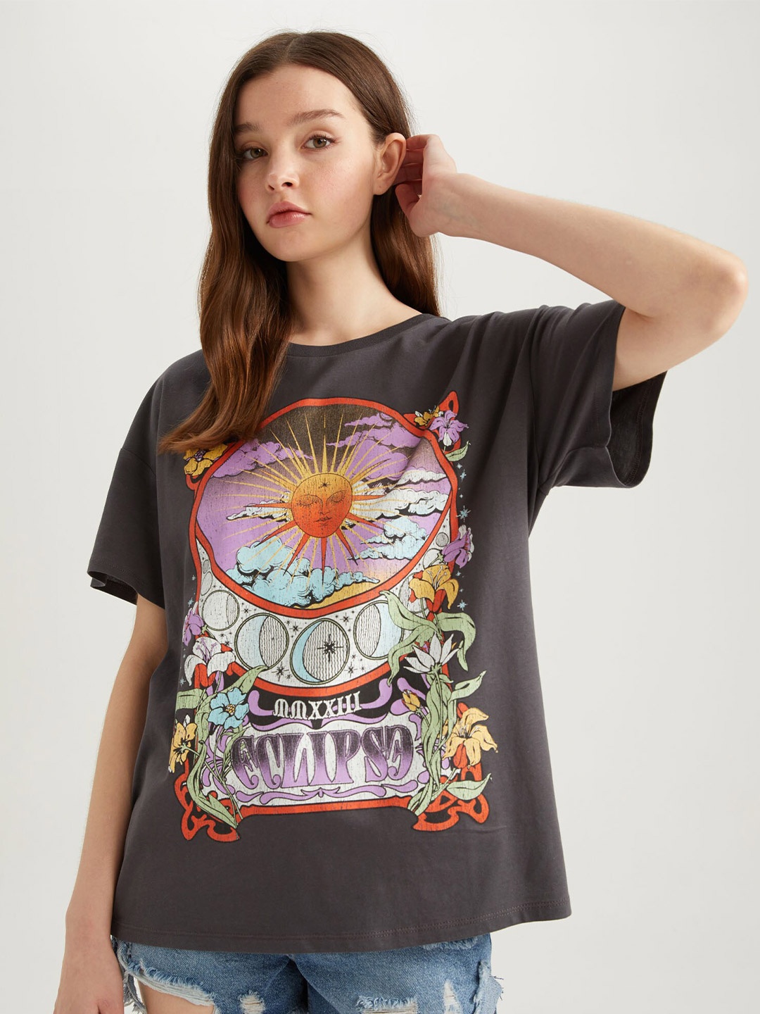 DeFacto Graphic Printed Drop Shoulder Sleeves Pure Cotton Oversize Fit T-shirt, Grey
DeFacto Graphic Printed Drop Shoulder Sleeves Pure Cotton Oversize Fit T-shirt, Grey