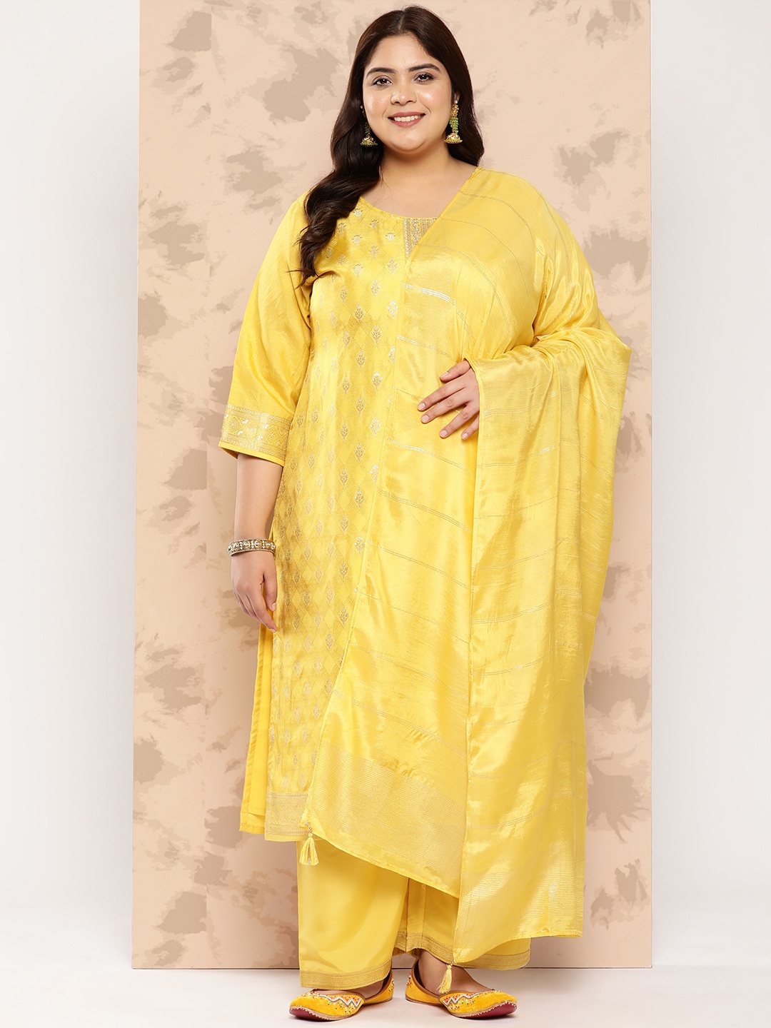 EXTRA LOVE BY LIBAS Floral Embroidered Regular Kurta with Trousers & With Dupatta, Yellow
EXTRA LOVE BY LIBAS Floral Embroidered Regular Kurta with Trousers & With Dupatta, Yellow
