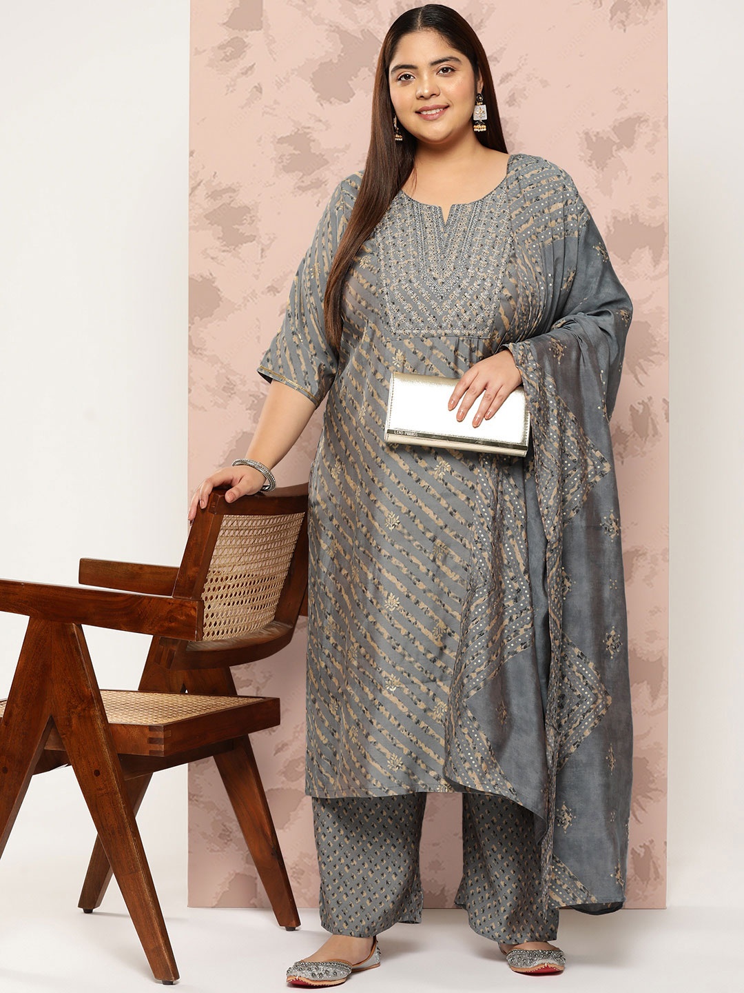 EXTRA LOVE BY LIBAS Plus Size Ethnic Printed Thread Work Kurta with Trousers & Dupatta, Grey
EXTRA LOVE BY LIBAS Plus Size Ethnic Printed Thread Work Kurta with Trousers & Dupatta, Grey