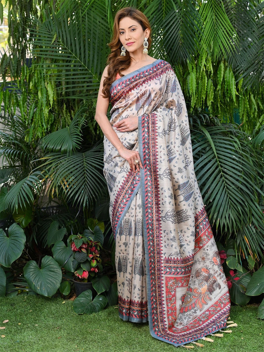 BEATITUDE Ethnic Motifs Printed Silk Blend Saree, Cream