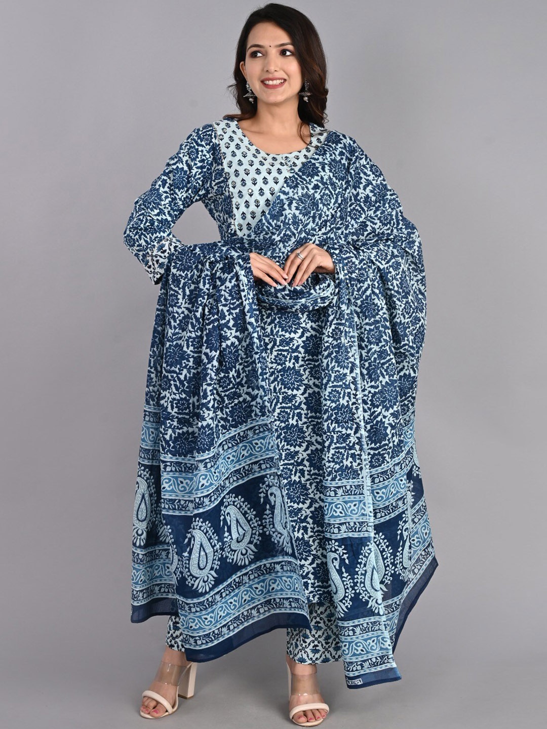 Do Dhaage Floral Printed Mirror Work Pure Cotton Kurta With Palazzos & Dupatta, Navy blue
Do Dhaage Floral Printed Mirror Work Pure Cotton Kurta With Palazzos & Dupatta, Navy blue