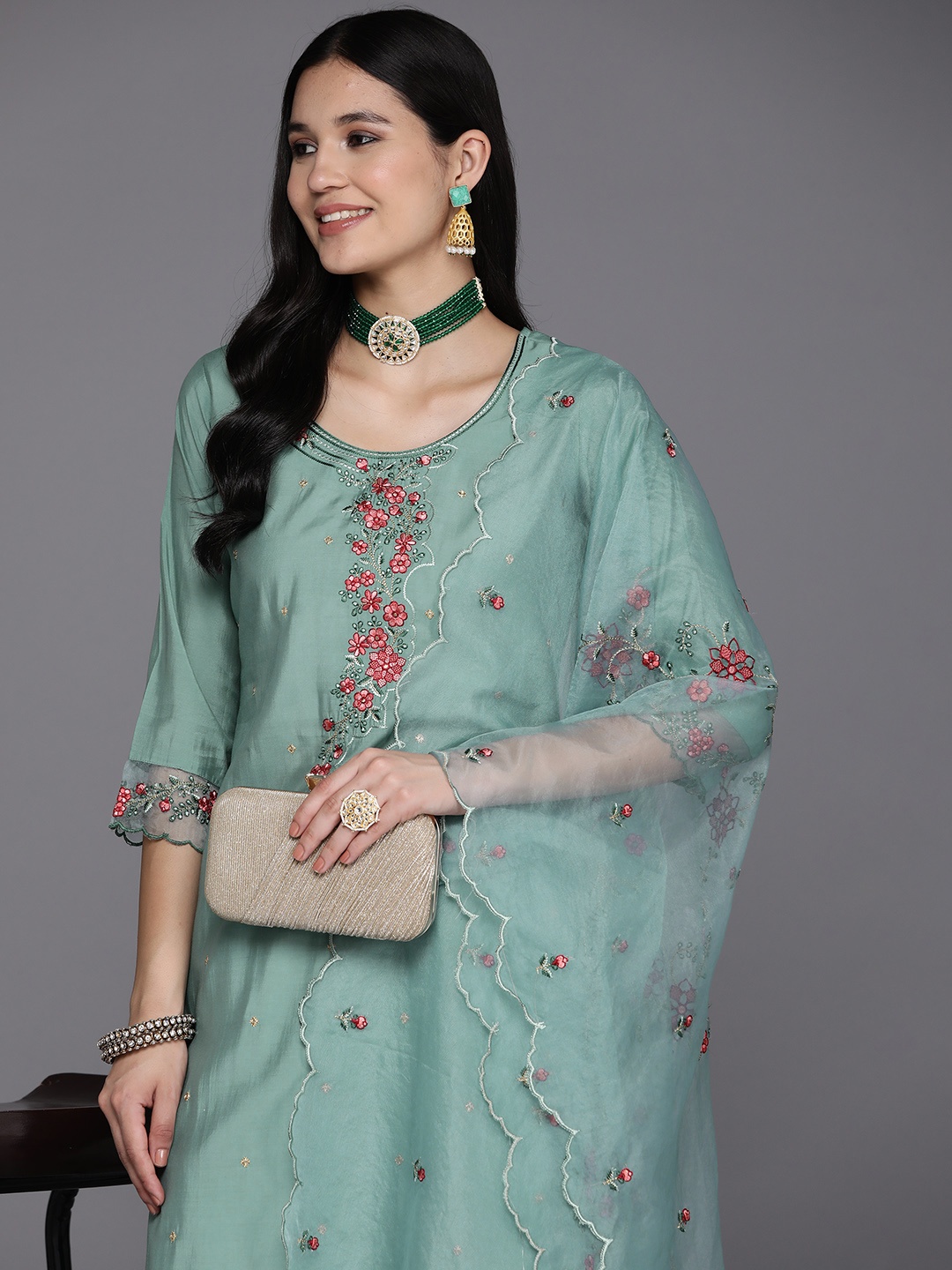Libas Women Turquoise Blue Floral Yoke Design Regular Thread Work Kurta with Trousers & With Dupatta
Libas Women Turquoise Blue Floral Yoke Design Regular Thread Work Kurta with Trousers & With Dupatta