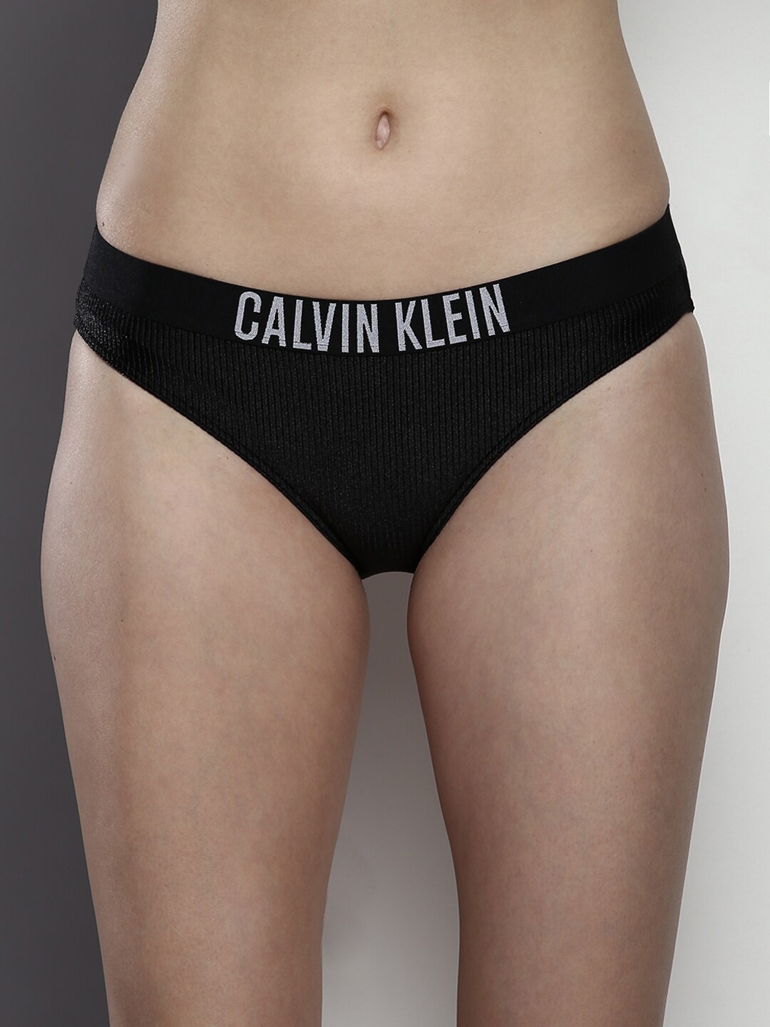 Calvin Klein Underwear Women Brand Logo Printed Mid-Rise Bikini Briefs KW01986BEH, Black
Calvin Klein Underwear Women Brand Logo Printed Mid-Rise Bikini Briefs KW01986BEH, Black