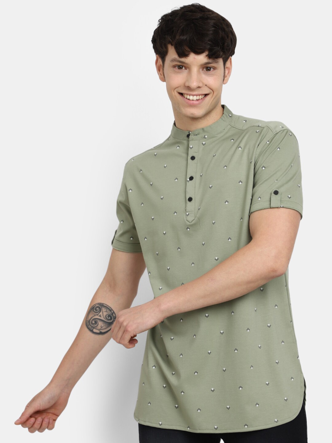 V-Mart Conversational Printed Mandarin Collar Short Sleeves Cotton T-shirt, Green
V-Mart Conversational Printed Mandarin Collar Short Sleeves Cotton T-shirt, Green