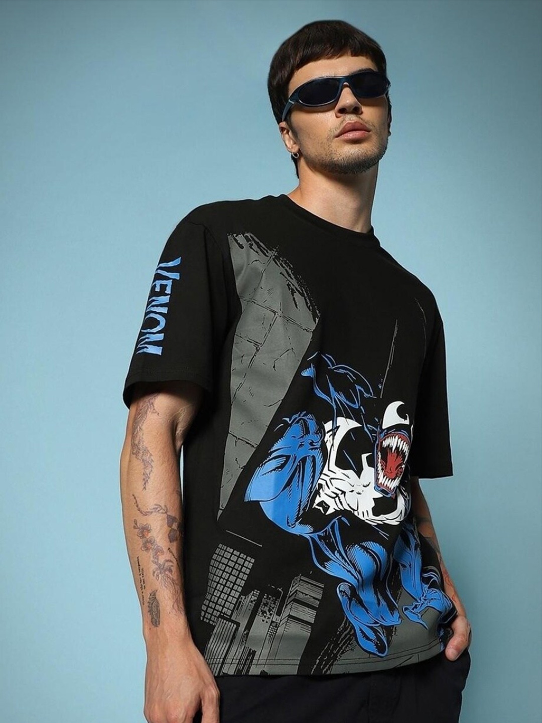 Bewakoof Plus x OFFICIAL MARVEL MERCHANDISE Venom Hyper Graphic Printed Oversized T-shirt, Black
Bewakoof Plus x OFFICIAL MARVEL MERCHANDISE Venom Hyper Graphic Printed Oversized T-shirt, Black