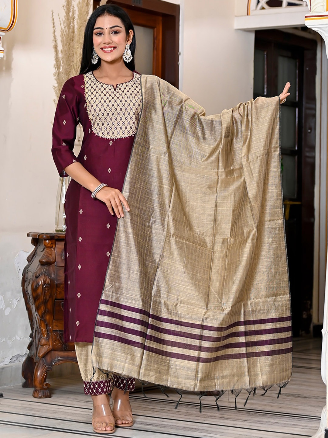 Ramas Ethnic Motifs Woven Design Pure Cotton Kurta With Trousers & Dupatta, Maroon
Ramas Ethnic Motifs Woven Design Pure Cotton Kurta With Trousers & Dupatta, Maroon