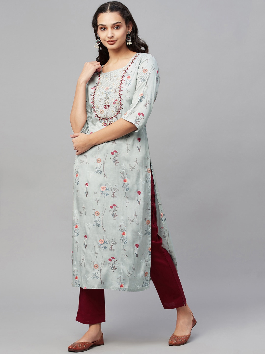 AMIRAS INDIAN ETHNIC WEAR Women Grey Floral Printed Regular Sequinned Kurta with Trousers
AMIRAS INDIAN ETHNIC WEAR Women Grey Floral Printed Regular Sequinned Kurta with Trousers