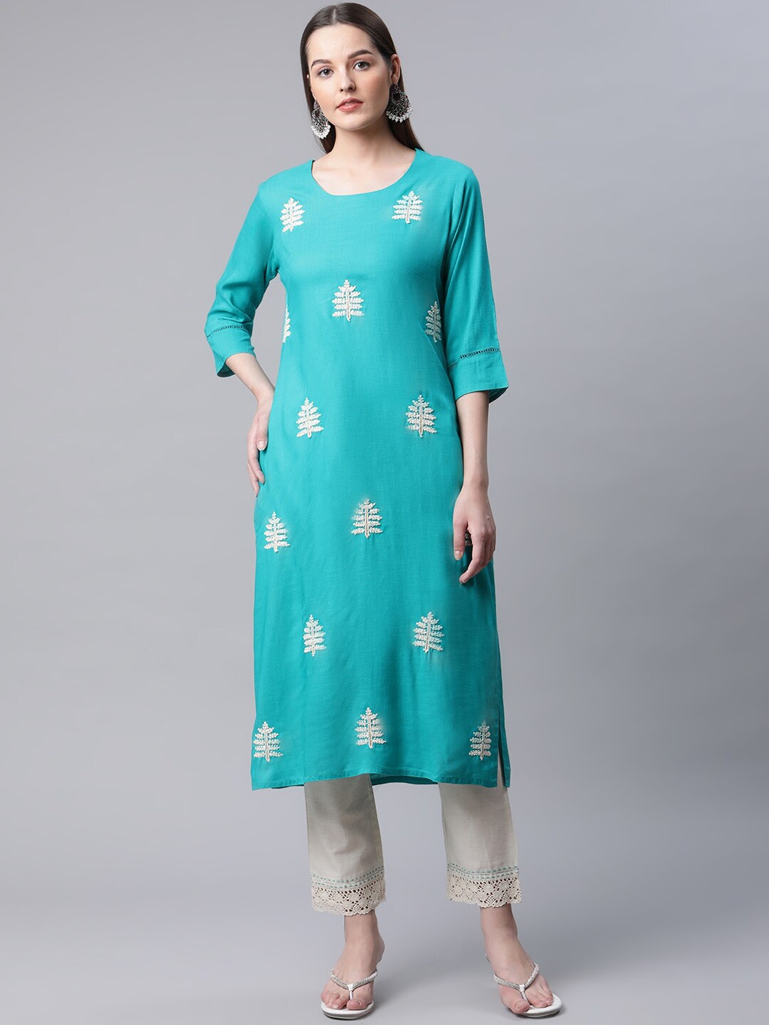 AMIRAS INDIAN ETHNIC WEAR Ethnic Motifs Embroidered Zari Kurta with Trousers, Turquoise blue
AMIRAS INDIAN ETHNIC WEAR Ethnic Motifs Embroidered Zari Kurta with Trousers, Turquoise blue