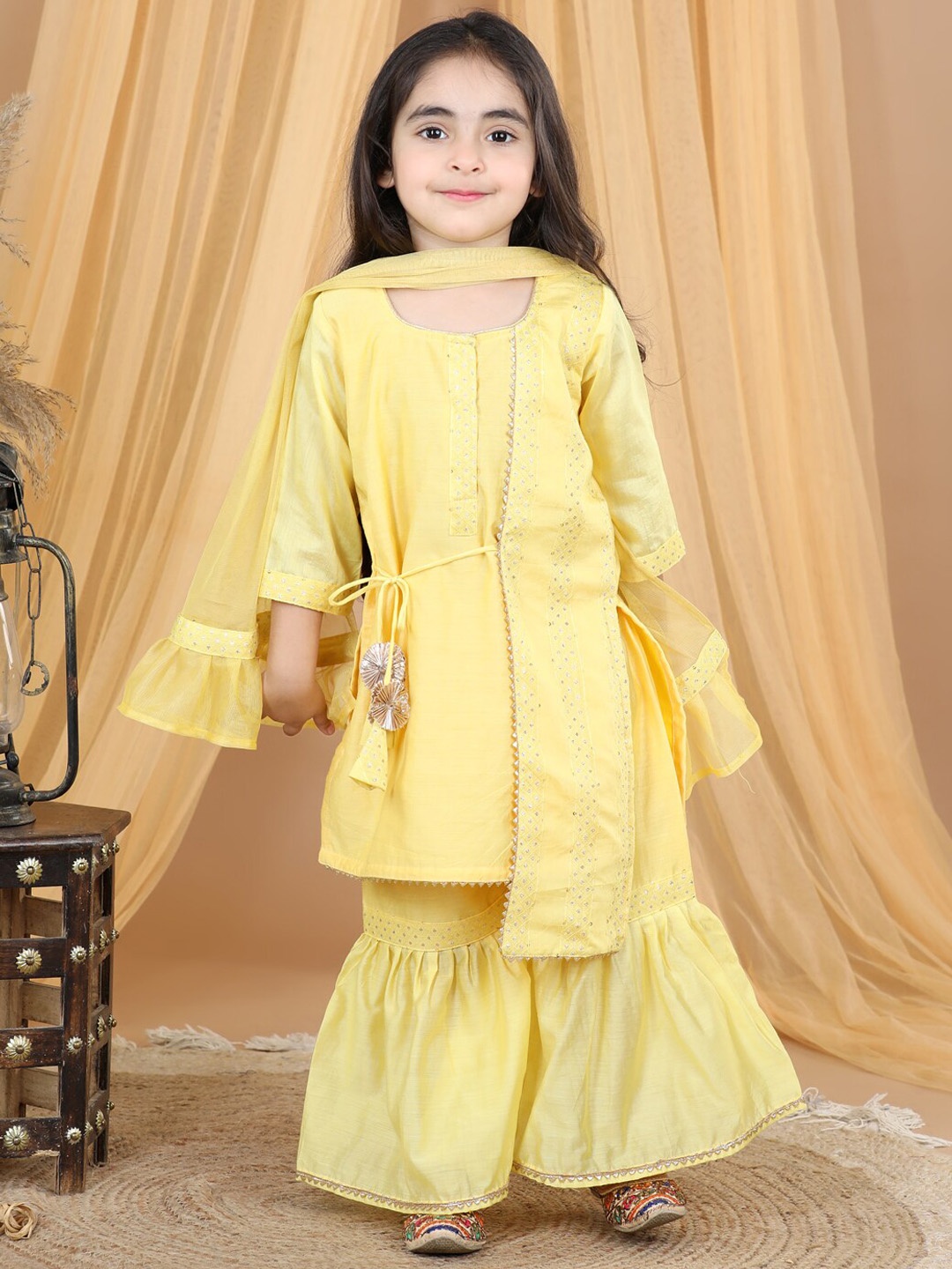 Here&Now X Kinder KidsGirls Geometric Embroidered Pure Cotton Kurta With Sharara & Dupatta, Yellow
Here&Now X Kinder KidsGirls Geometric Embroidered Pure Cotton Kurta With Sharara & Dupatta, Yellow