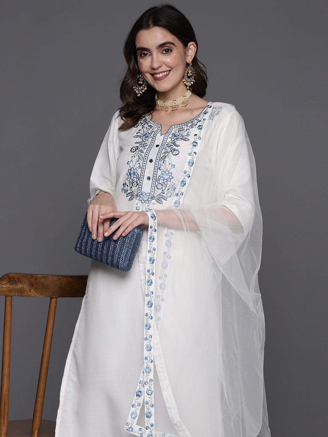 Indo Era Women Floral Embroidered Regular Thread Work Kurta with Trousers & With Dupatta, White
Indo Era Women Floral Embroidered Regular Thread Work Kurta with Trousers & With Dupatta, White