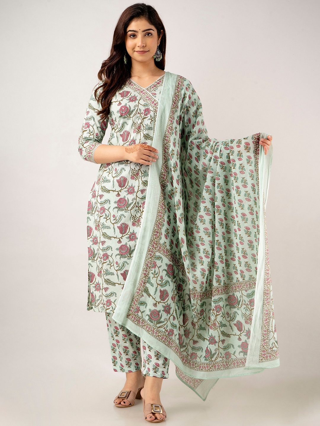 Readiprint Fashions Floral Printed V Neck Pure Cotton Kurta With Trousers & Dupatta, Green
Readiprint Fashions Floral Printed V Neck Pure Cotton Kurta With Trousers & Dupatta, Green