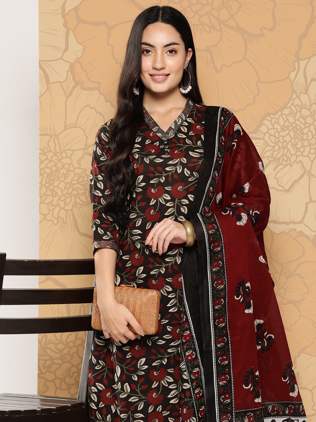 Yufta Women Floral Printed Regular Pure Cotton Kurta with Palazzos & With Dupatta, Black
Yufta Women Floral Printed Regular Pure Cotton Kurta with Palazzos & With Dupatta, Black