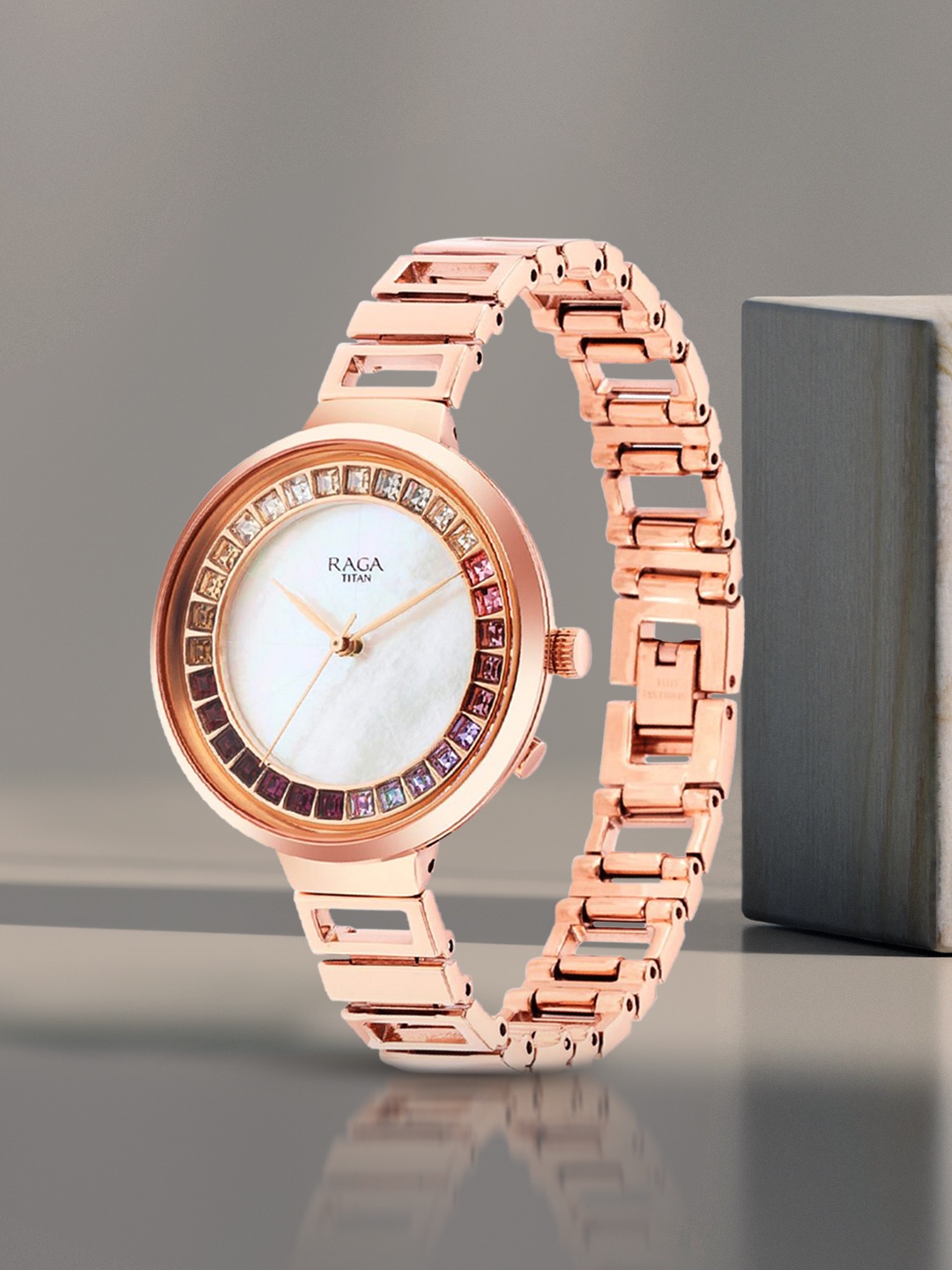 Titan Women Brass Dial & Stainless Steel Straps Analogue Watch NQ95150WM01, Rose gold
Titan Women Brass Dial & Stainless Steel Straps Analogue Watch NQ95150WM01, Rose gold