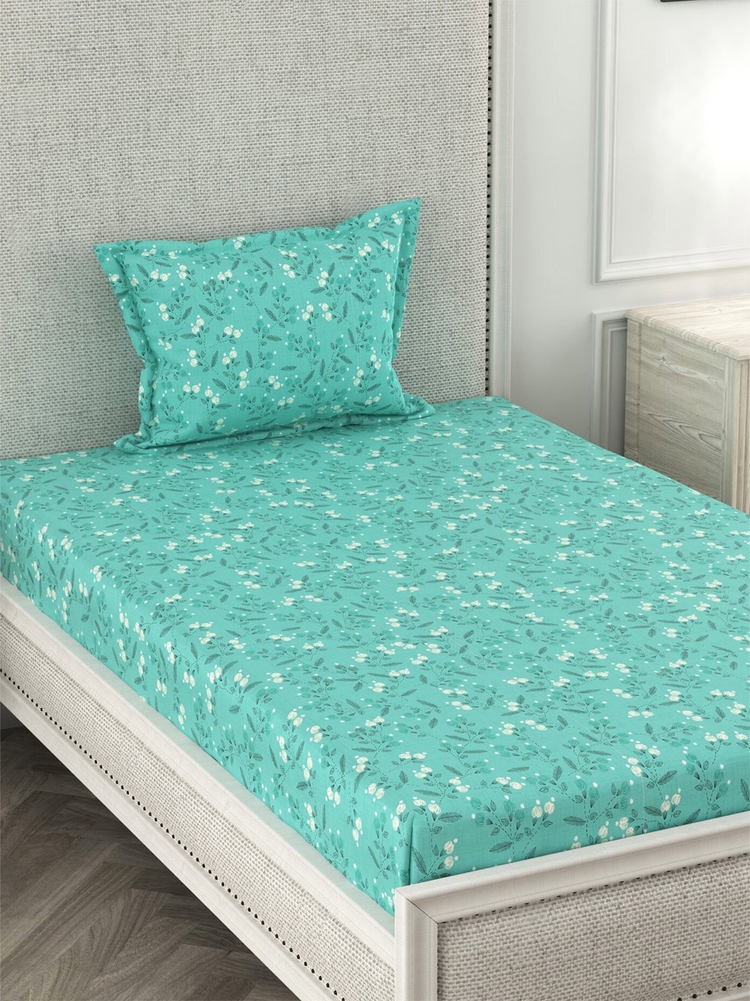 CHHAVI INDIA Green & White Floral Printed 210 TC 2 Bedsheet Set With 3 Pillow Covers
CHHAVI INDIA Green & White Floral Printed 210 TC 2 Bedsheet Set With 3 Pillow Covers