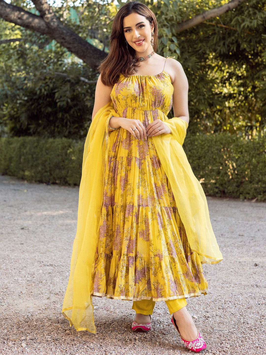 AACHHO Women Yellow Floral Printed Regular Gotta Patti Chanderi Silk Kurta with Churidar & With Dupatta
AACHHO Women Yellow Floral Printed Regular Gotta Patti Chanderi Silk Kurta with Churidar & With Dupatta
