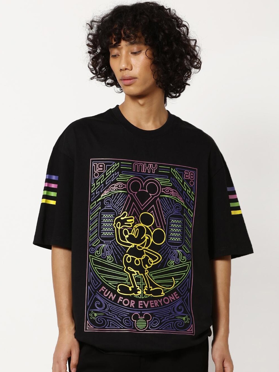 Bewakoof Plus Graphic Mickey Mouse Printed Drop-Shoulder Sleeves Oversized Cotton T-Shirt, Black
Bewakoof Plus Graphic Mickey Mouse Printed Drop-Shoulder Sleeves Oversized Cotton T-Shirt, Black