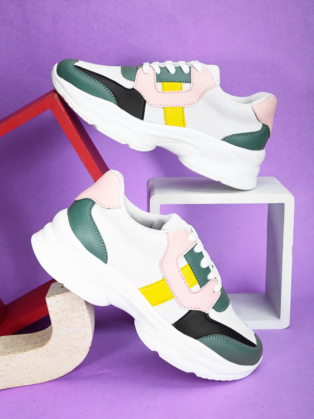 Roadster Lifestyle Co. Women White And Pink Colourblocked Lightweight Sneakers
Roadster Lifestyle Co. Women White And Pink Colourblocked Lightweight Sneakers
