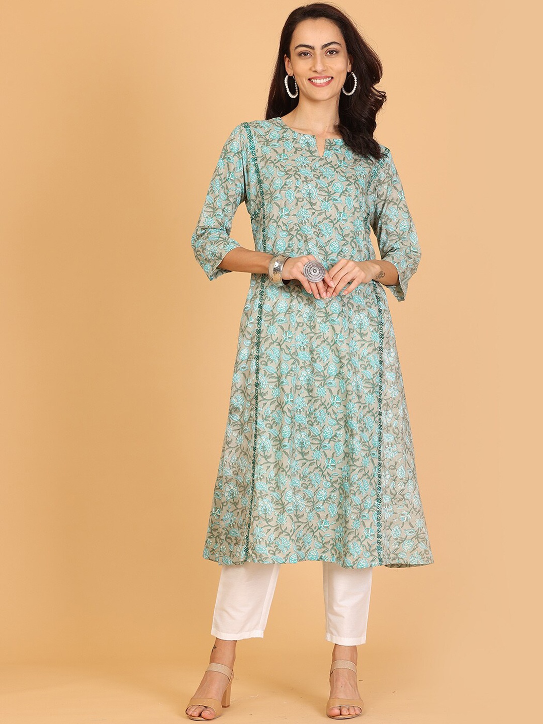 KAANCHIE NANGGIA Floral Printed Thread Work Panelled A-Line Kurta With Trousers, Sea green
KAANCHIE NANGGIA Floral Printed Thread Work Panelled A-Line Kurta With Trousers, Sea green