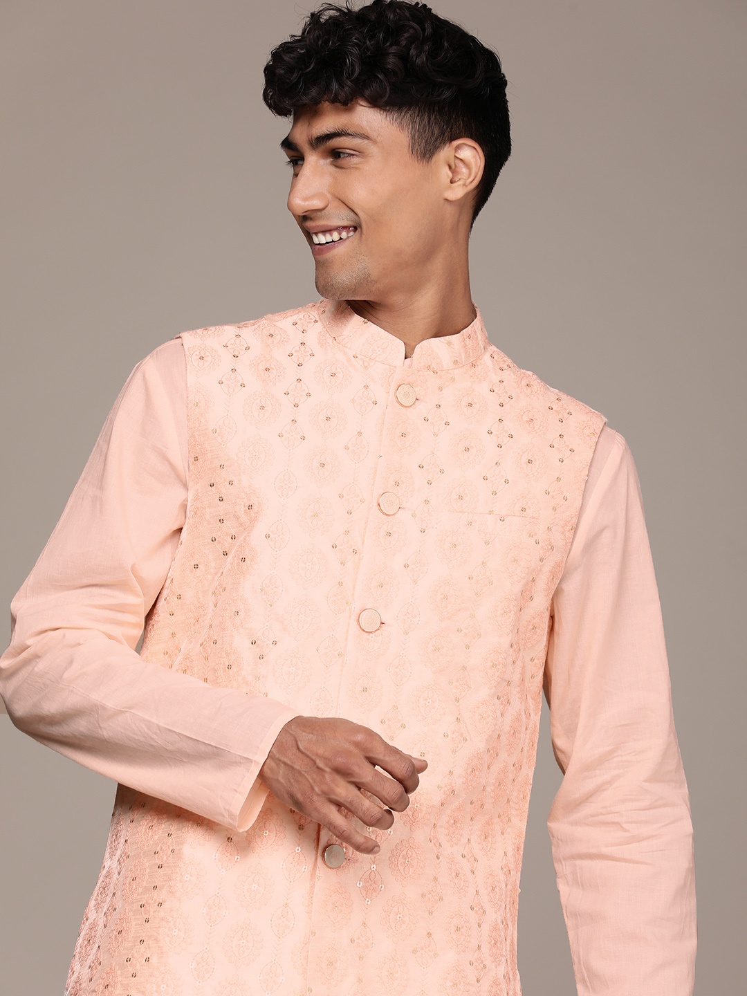 House of Pataudi Men Regular Pure Cotton Jashn Kurta With Trousers & Nehru Jacket, Peach
House of Pataudi Men Regular Pure Cotton Jashn Kurta With Trousers & Nehru Jacket, Peach