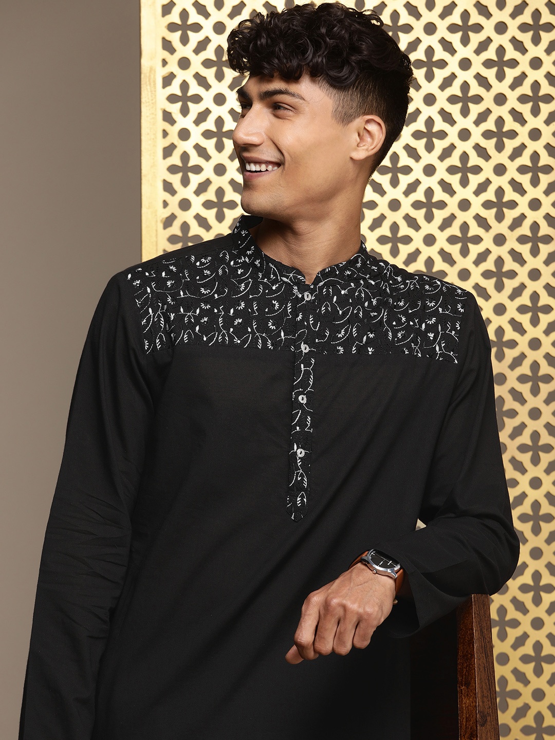 House of Pataudi Jashn Ethnic Motifs Embroidered Thread Work Pure Cotton Kurta Set, Black
House of Pataudi Jashn Ethnic Motifs Embroidered Thread Work Pure Cotton Kurta Set, Black