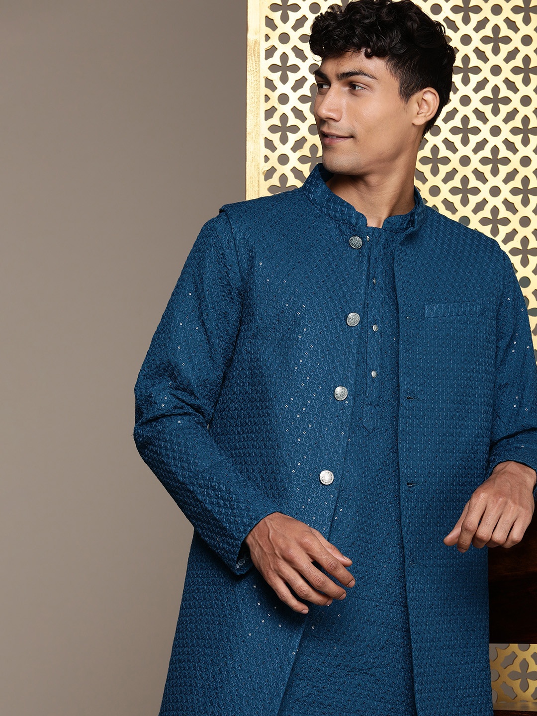 House of Pataudi Men Ethnic Motifs Sequined Jashn Kurta with Trousers & Nehru Jacket, Teal
House of Pataudi Men Ethnic Motifs Sequined Jashn Kurta with Trousers & Nehru Jacket, Teal