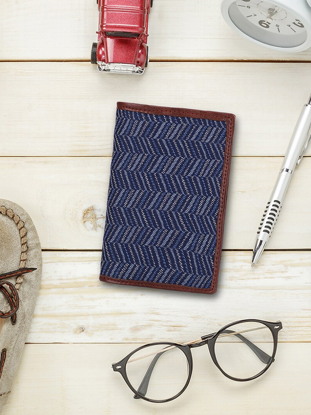 THE CLOWNFISH Glamour Fold Women Printed Leather Card Holder with Passport Holder, Blue
THE CLOWNFISH Glamour Fold Women Printed Leather Card Holder with Passport Holder, Blue