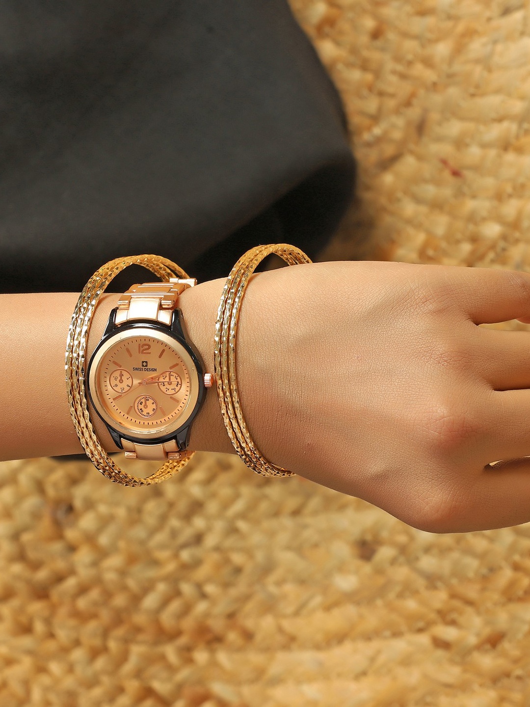 Swiss Design Women Analogue Watch With Set Of 2 Gold-Plated Bracelets SDWJ Set-36, Rose
Swiss Design Women Analogue Watch With Set Of 2 Gold-Plated Bracelets SDWJ Set-36, Rose
