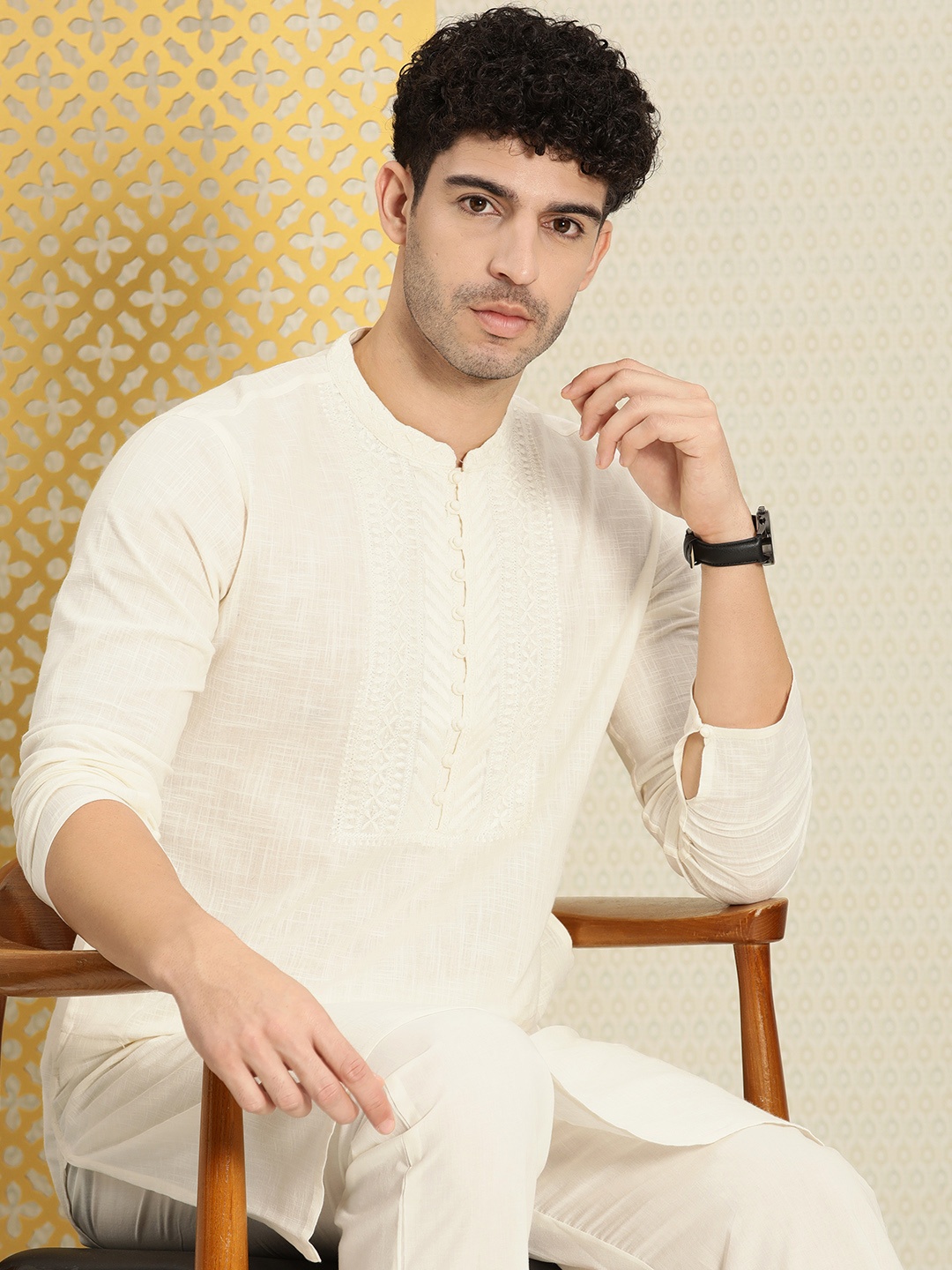 House of Pataudi Men Yoke Design Thread Work Pure Cotton Jashn Kurta with Trousers, Off white
House of Pataudi Men Yoke Design Thread Work Pure Cotton Jashn Kurta with Trousers, Off white