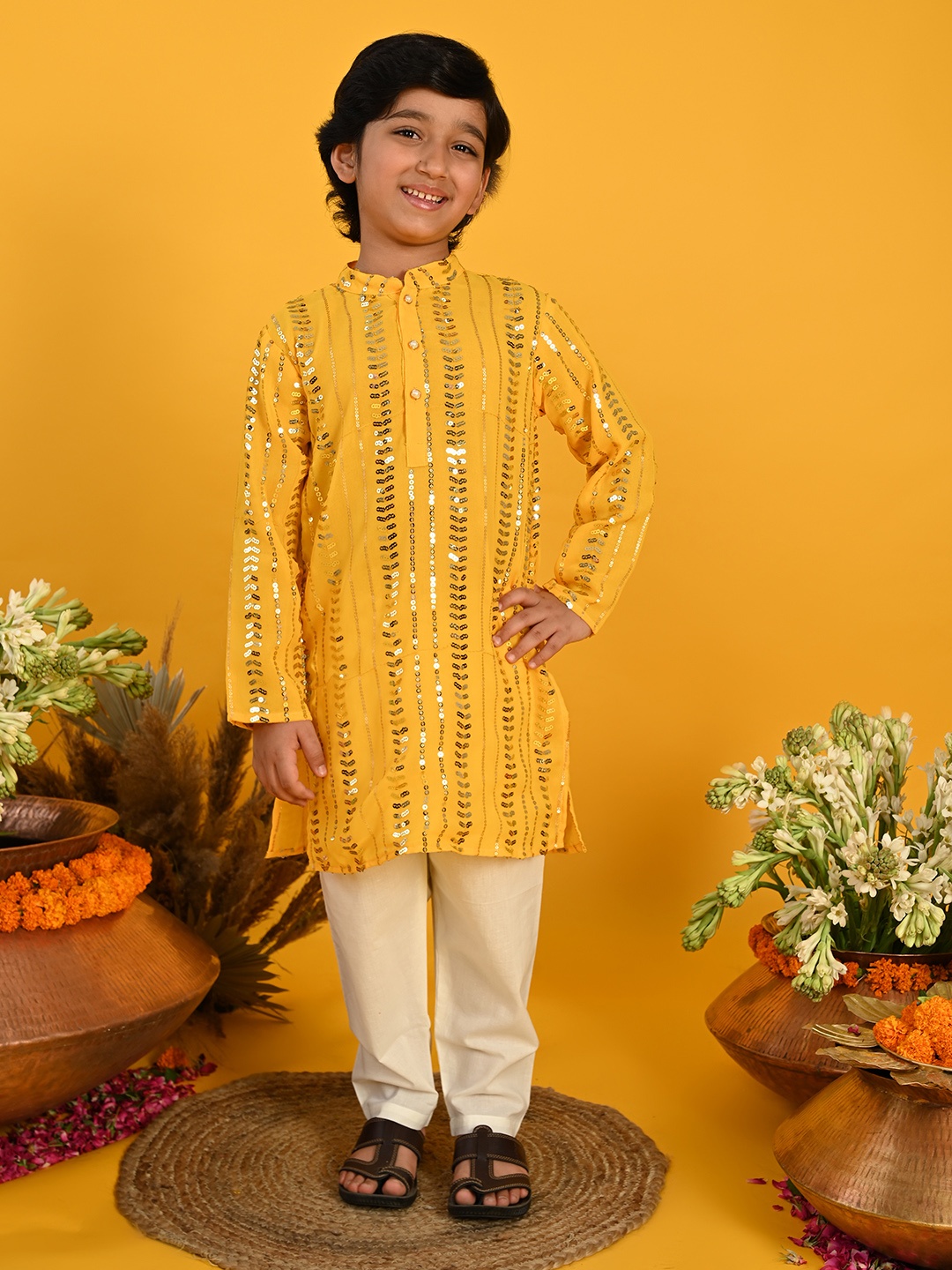 SAKA DESIGNS Boys Ethnic Motifs Embroidered Sequinned Regular Kurta with Pyjamas, Yellow
SAKA DESIGNS Boys Ethnic Motifs Embroidered Sequinned Regular Kurta with Pyjamas, Yellow