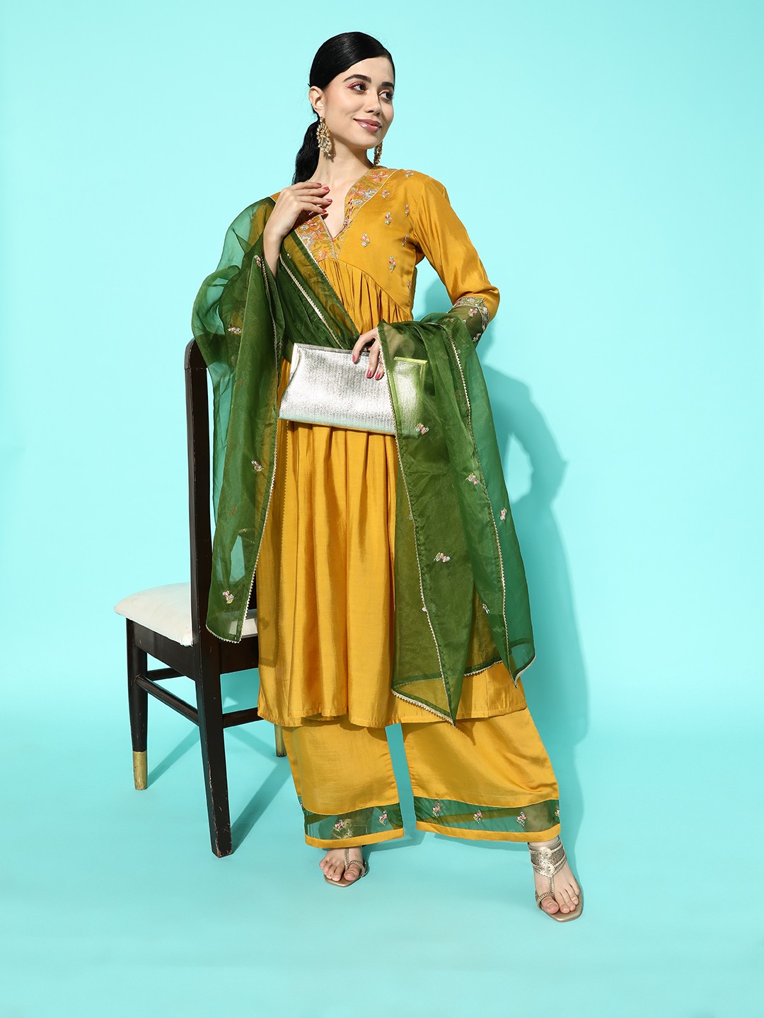 Sangria Women Floral Embroidered Pleated Thread Work Kurta with Palazzos & With Dupatta, Yellow
Sangria Women Floral Embroidered Pleated Thread Work Kurta with Palazzos & With Dupatta, Yellow