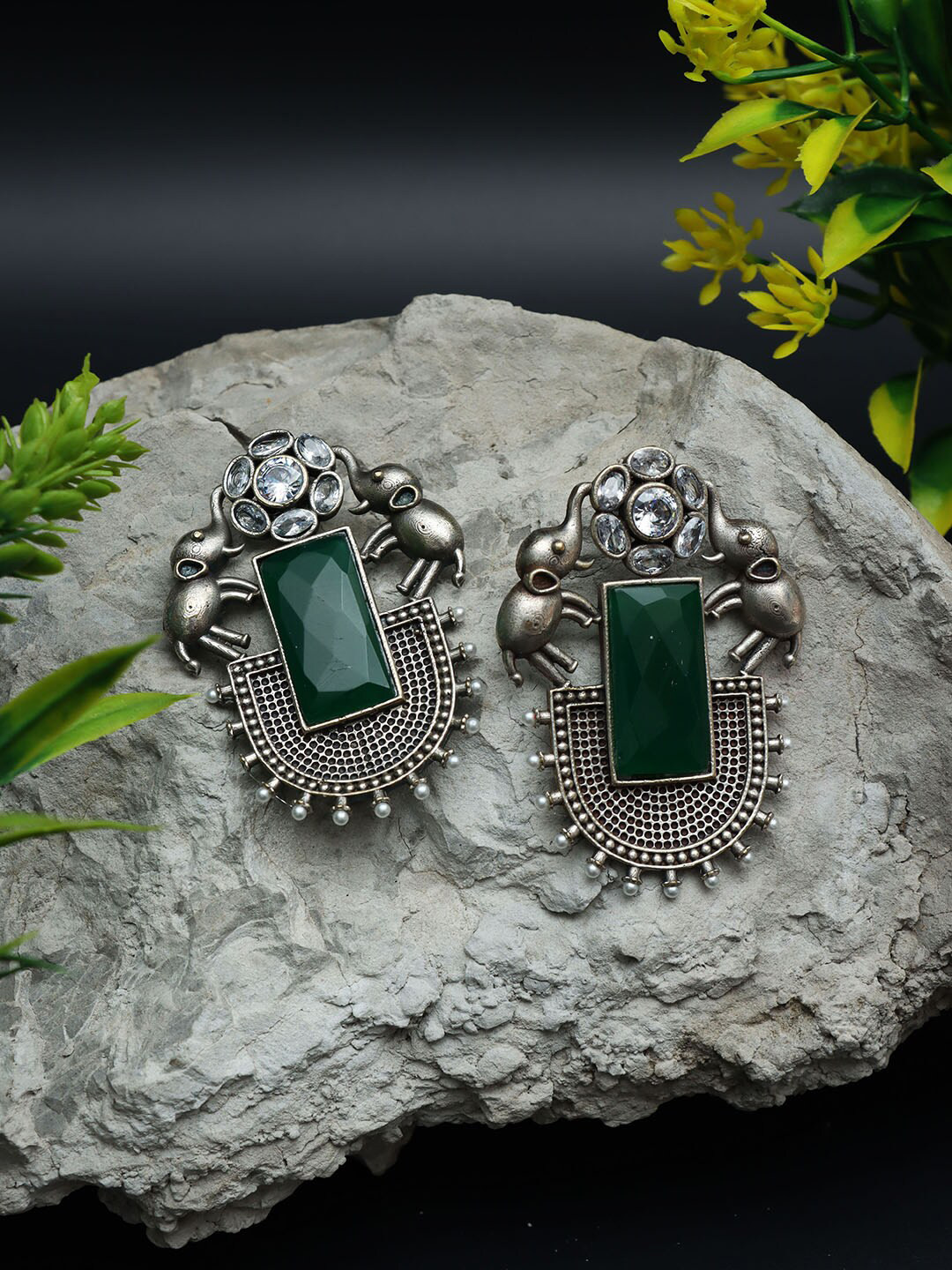 Ozanoo Silver Plated Zircon Studded Drop Earrings
Ozanoo Silver Plated Zircon Studded Drop Earrings