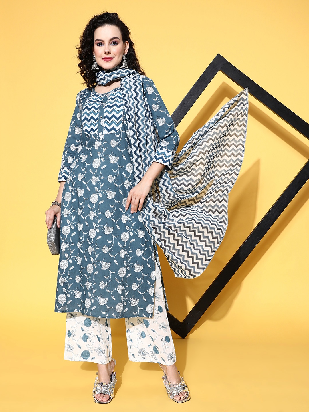 all about you Blue Floral Printed Gotta Patti Pure Cotton Kurta With Trousers & Dupatta
all about you Blue Floral Printed Gotta Patti Pure Cotton Kurta With Trousers & Dupatta