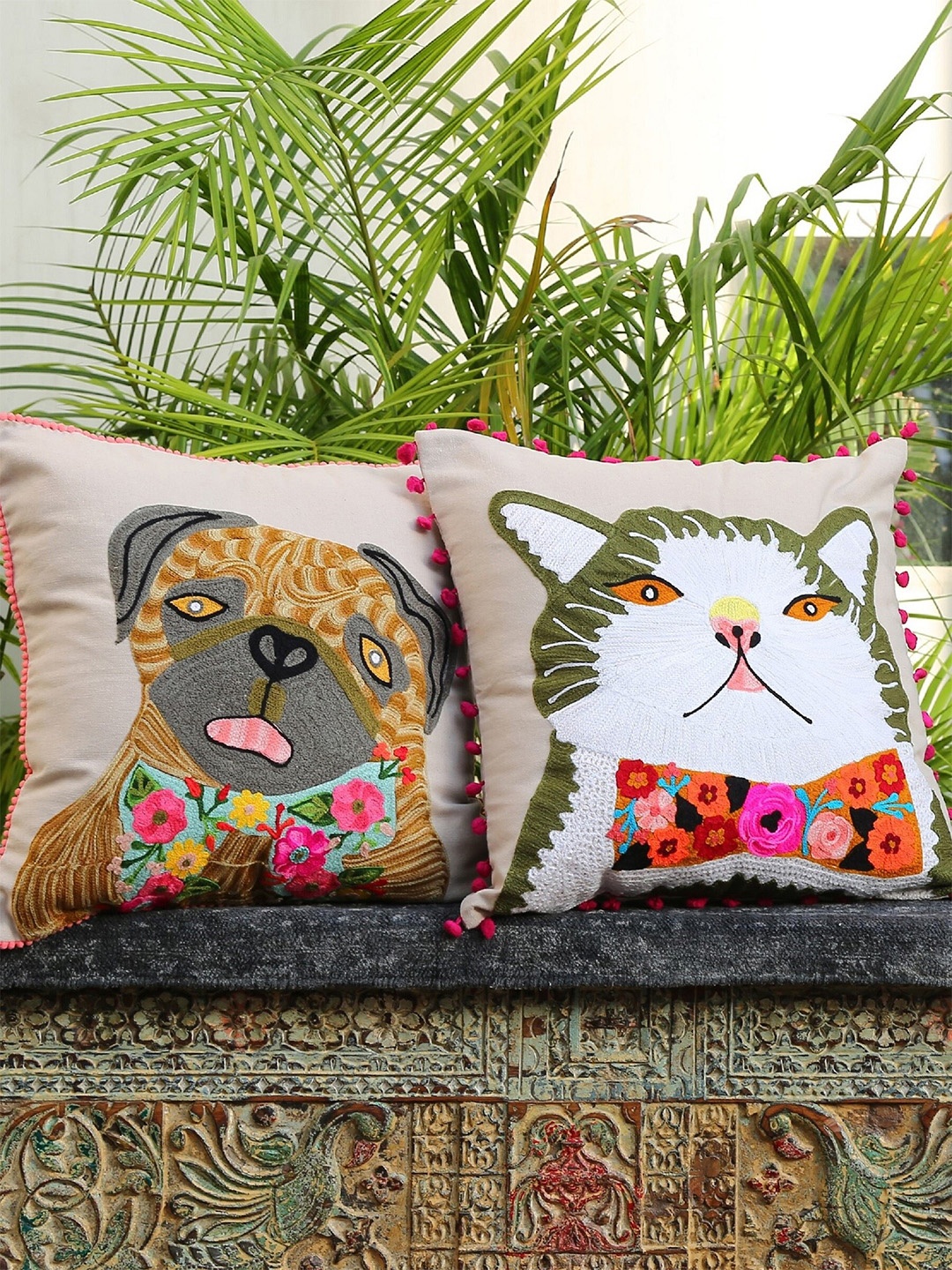 Amoliconcepts Cream-Coloured & White Cat With A Bow Embroidered Square Cushion Cover
Amoliconcepts Cream-Coloured & White Cat With A Bow Embroidered Square Cushion Cover