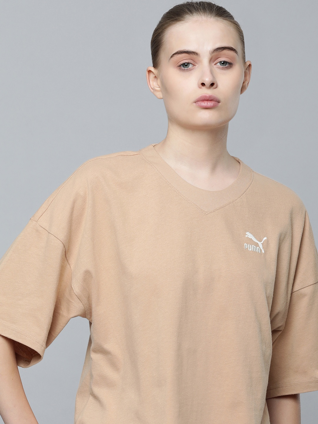Puma Women Drop-Shoulder Sleeves Pure Cotton Classics Oversized Outdoor T-shirt, Tan
Puma Women Drop-Shoulder Sleeves Pure Cotton Classics Oversized Outdoor T-shirt, Tan