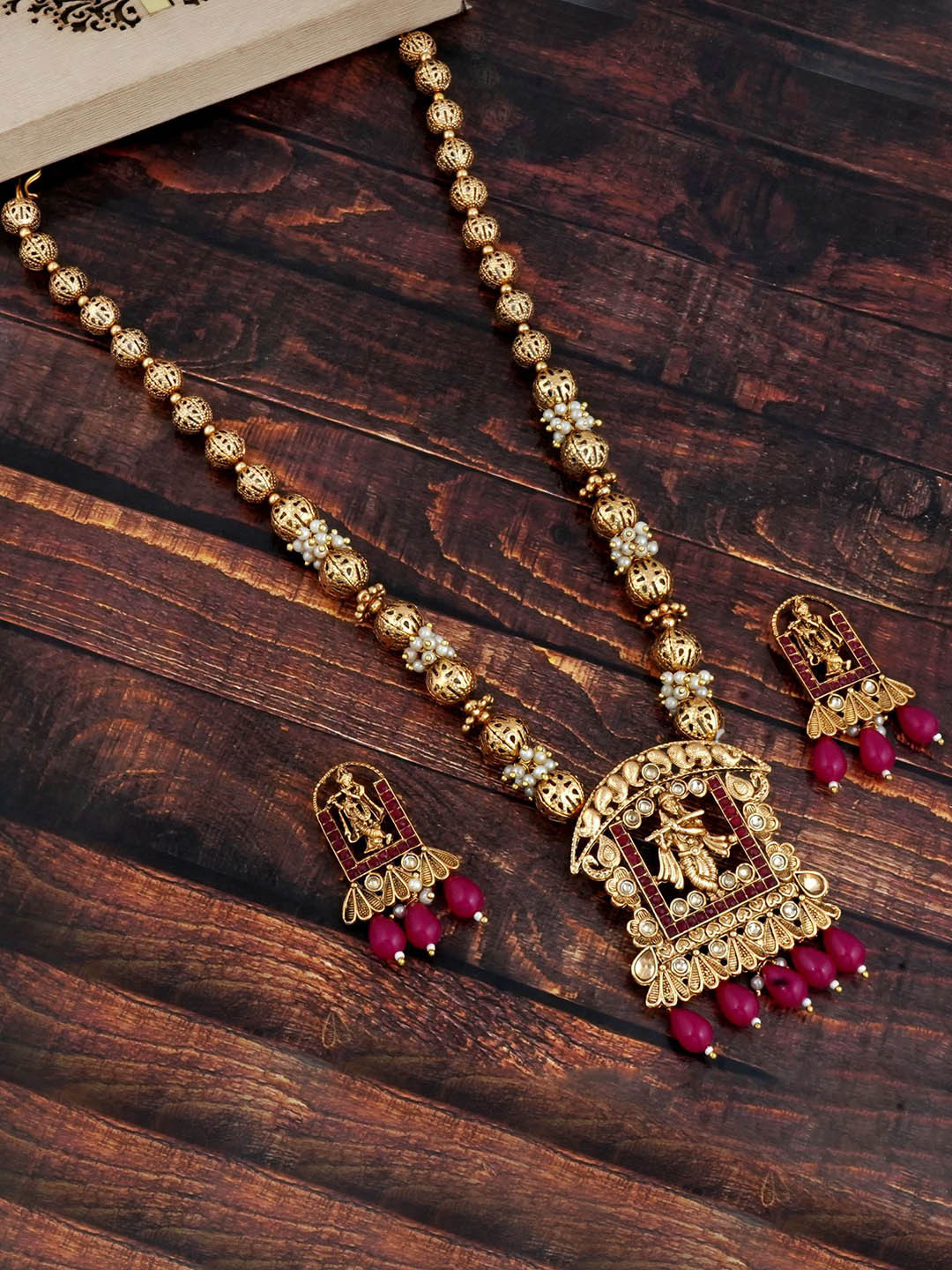 MANSIYAORANGE Gold-Plated Stone-Studded & Beaded Temple Long Necklace & Earrings
MANSIYAORANGE Gold-Plated Stone-Studded & Beaded Temple Long Necklace & Earrings