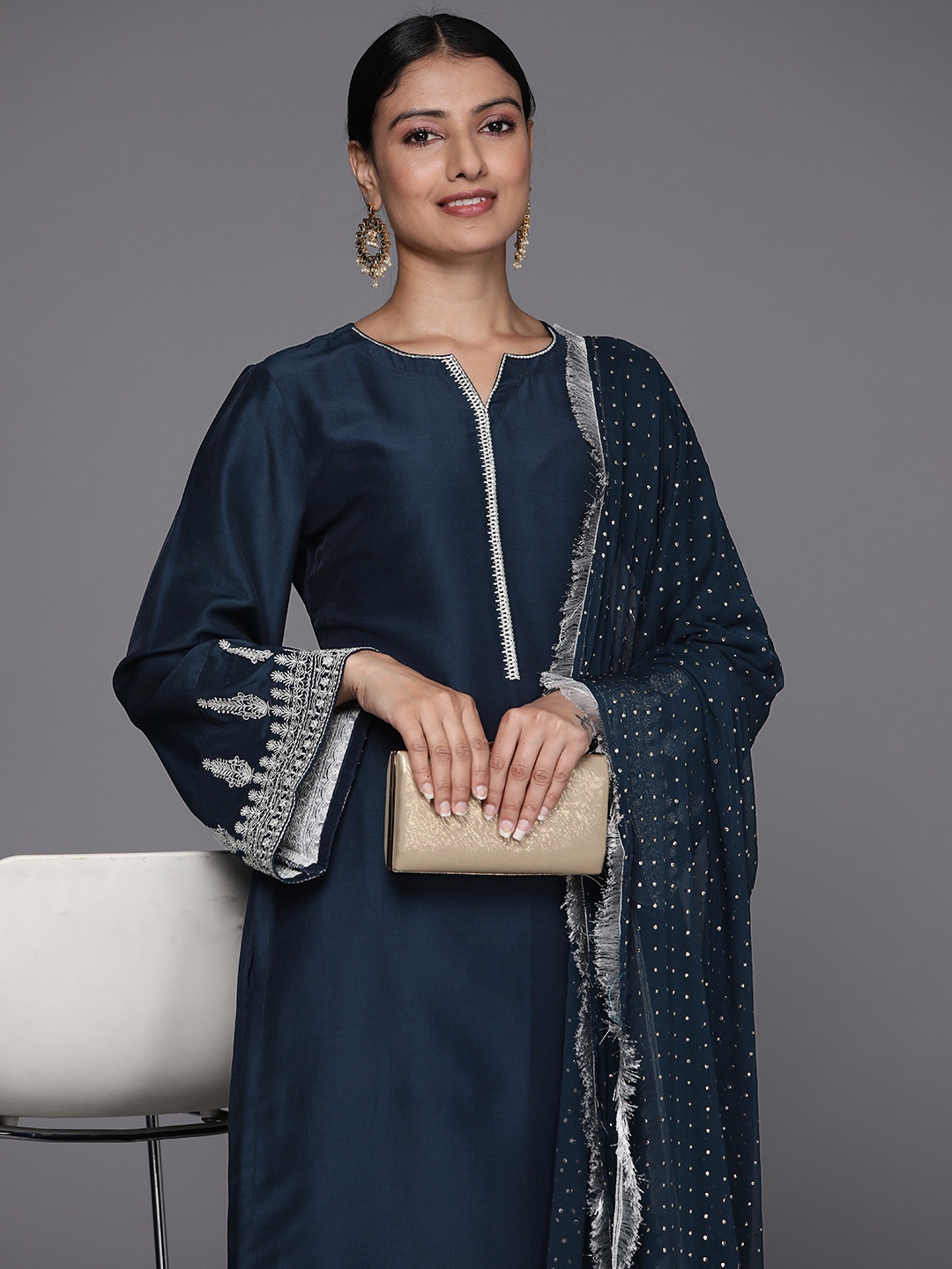 Varanga Women Ethnic Motifs Embroidered Regular Kurta with Trousers & With Dupatta, Navy blue
Varanga Women Ethnic Motifs Embroidered Regular Kurta with Trousers & With Dupatta, Navy blue