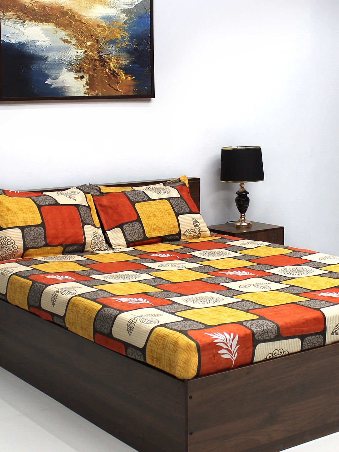 BOMBAY DYEING Grey & Red 144 TC Queen Bedsheet With 2 Pillow Covers
