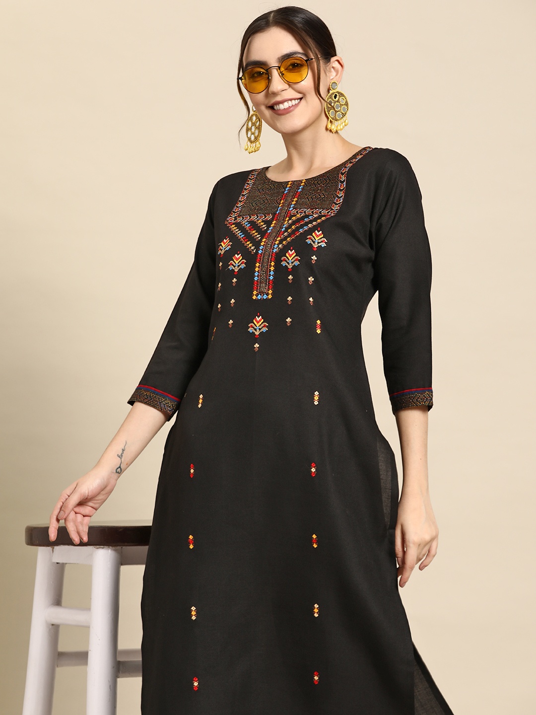 Sangria Women Ethnic Motifs Embroidered Regular Thread Work Kurta with Trousers, Black
Sangria Women Ethnic Motifs Embroidered Regular Thread Work Kurta with Trousers, Black