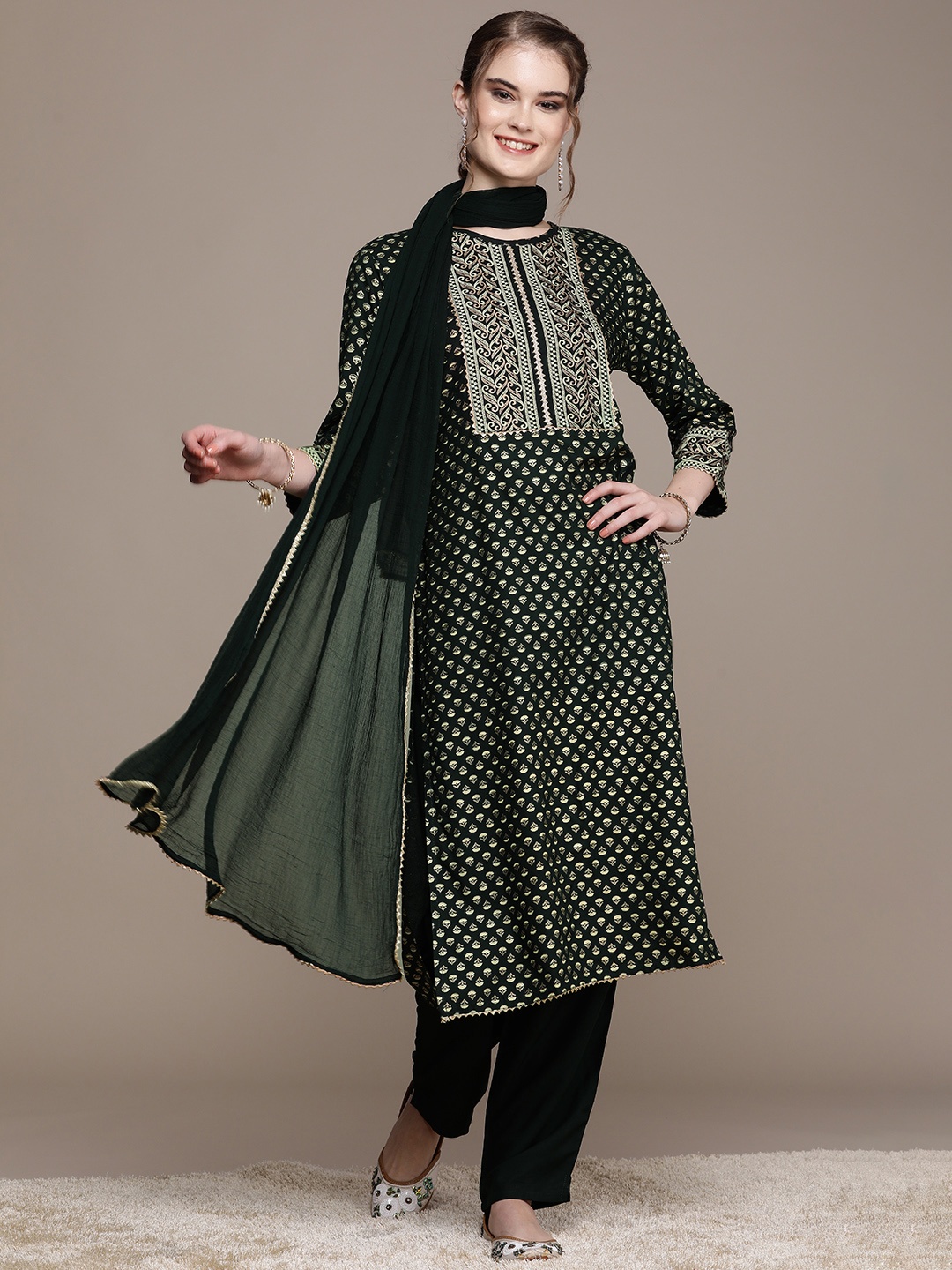 Anouk Women Green Floral Printed Regular Gotta Patti Kurta with Trousers & With Dupatta
Anouk Women Green Floral Printed Regular Gotta Patti Kurta with Trousers & With Dupatta