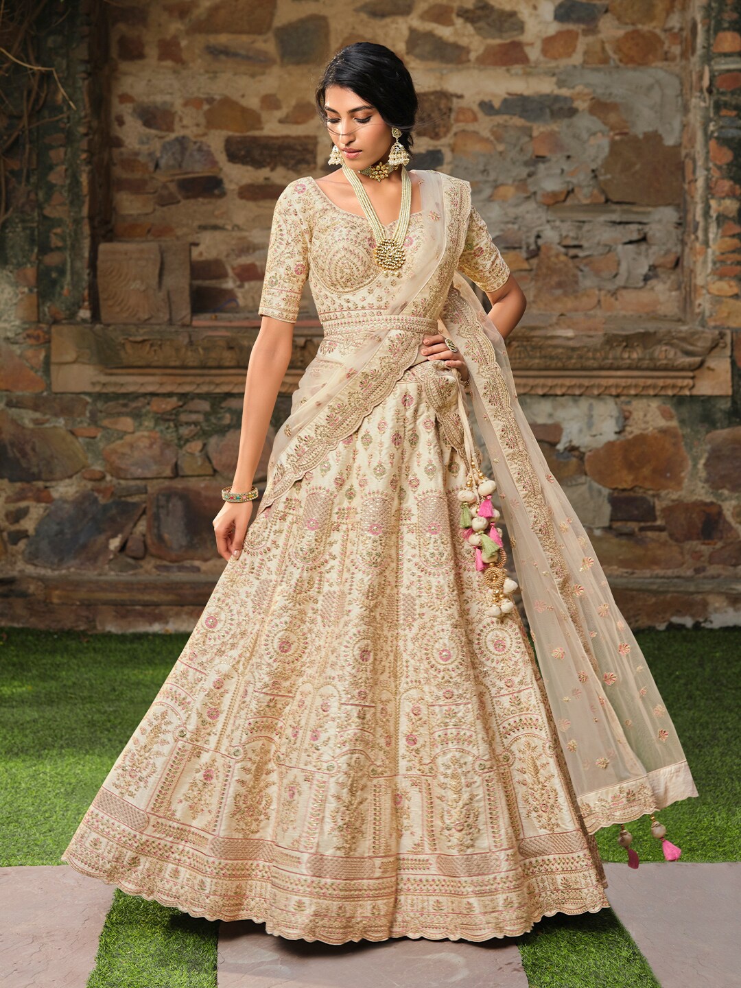 Inddus Off White & Pink Embroidered Thread Work Semi-Stitched Lehenga & Unstitched Blouse With Dupatta
Inddus Off White & Pink Embroidered Thread Work Semi-Stitched Lehenga & Unstitched Blouse With Dupatta