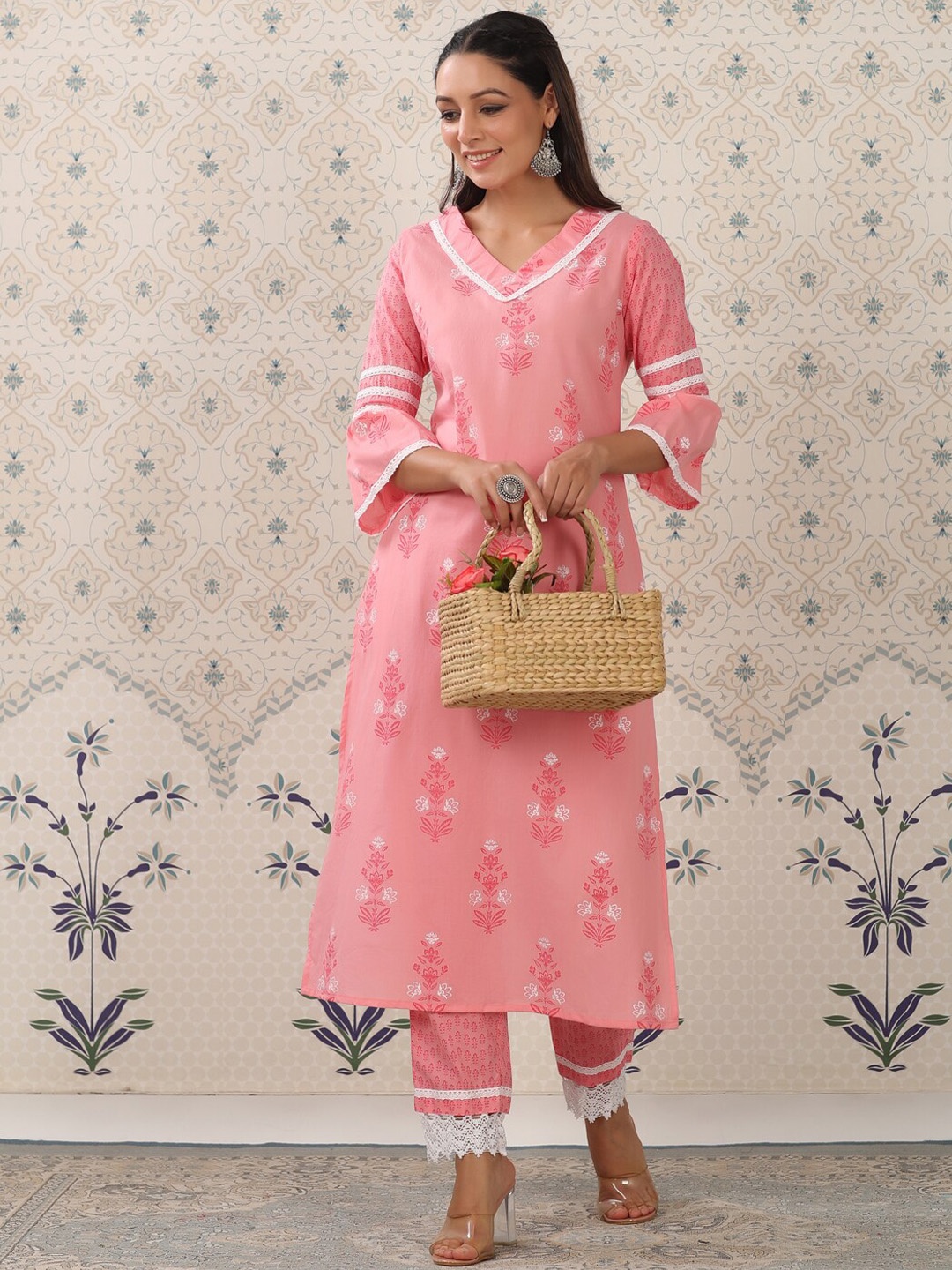 Ode by House of Pataudi Peach & White Floral Printed Pure Cotton Kurta With Trousers
Ode by House of Pataudi Peach & White Floral Printed Pure Cotton Kurta With Trousers