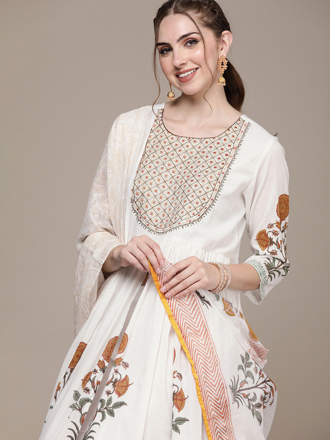 Anouk Ethnic Motifs Printed Regular Pure Cotton Kurta With Trousers & Dupatta, White
Anouk Ethnic Motifs Printed Regular Pure Cotton Kurta With Trousers & Dupatta, White