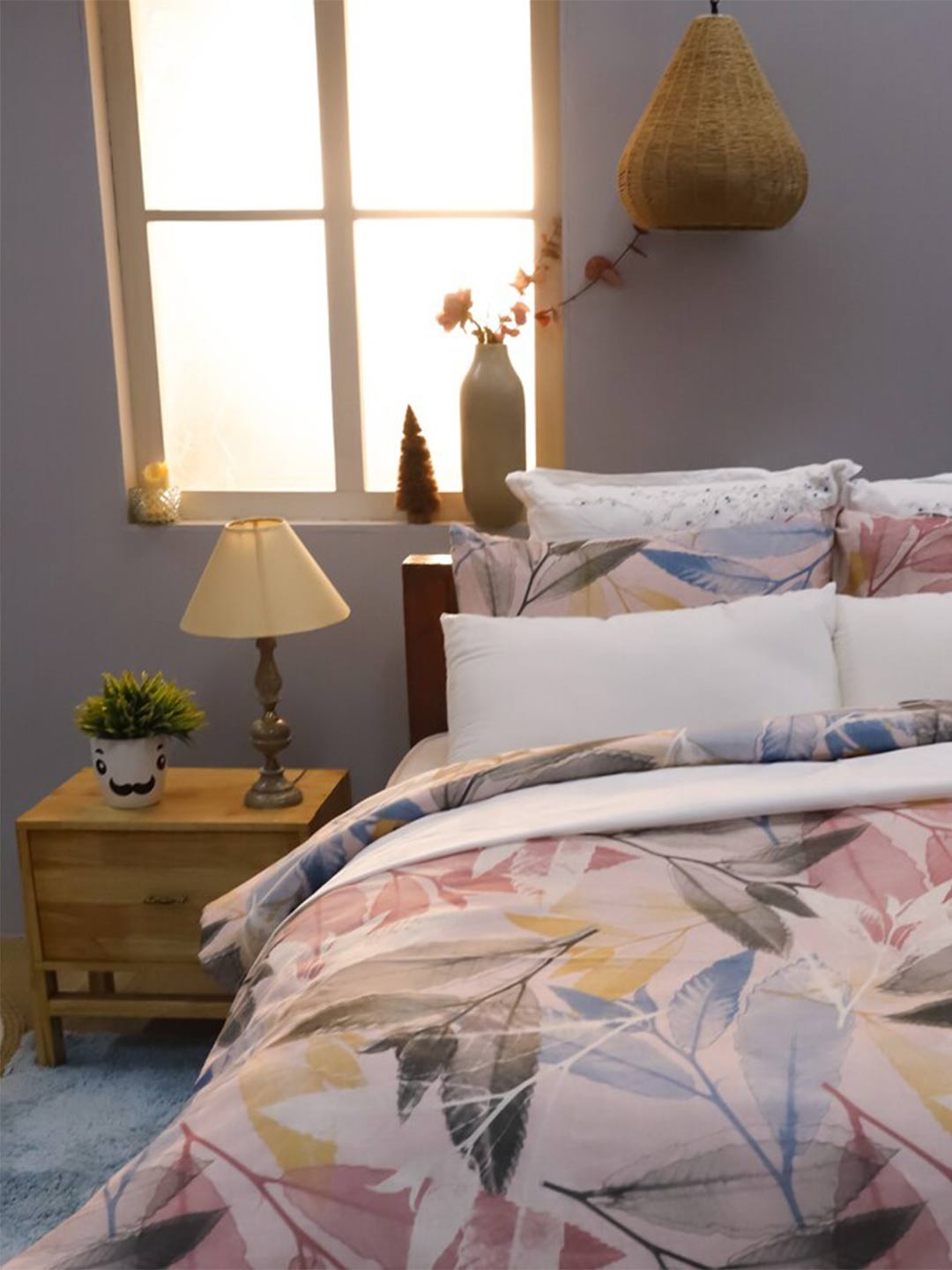 BLUE DAHLIA Pink & Blue Floral Pure Cotton 250 TC King Bedsheet With 2 Pillow Covers
BLUE DAHLIA Pink & Blue Floral Pure Cotton 250 TC King Bedsheet With 2 Pillow Covers