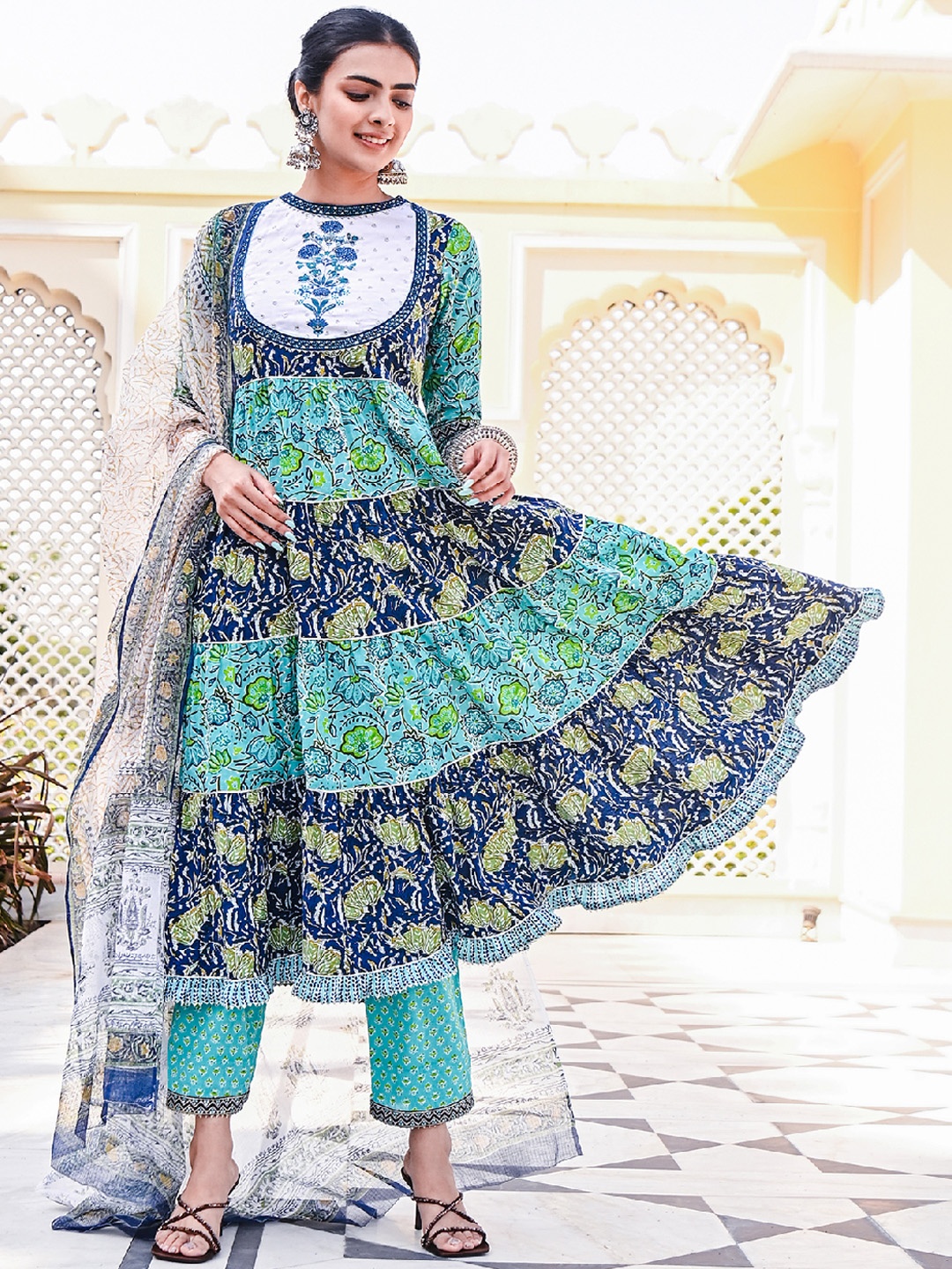 EverBloom Floral Printed Tiered Thread Work Pure Cotton Kurta with Trousers & Dupatta, Turquoise blue
EverBloom Floral Printed Tiered Thread Work Pure Cotton Kurta with Trousers & Dupatta, Turquoise blue