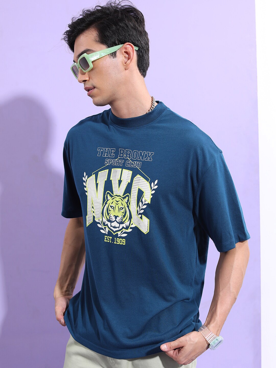 HIGHLANDER Teal Typography Printed Round Neck Drop-Shoulder Sleeves Oversized T-Shirt
HIGHLANDER Teal Typography Printed Round Neck Drop-Shoulder Sleeves Oversized T-Shirt