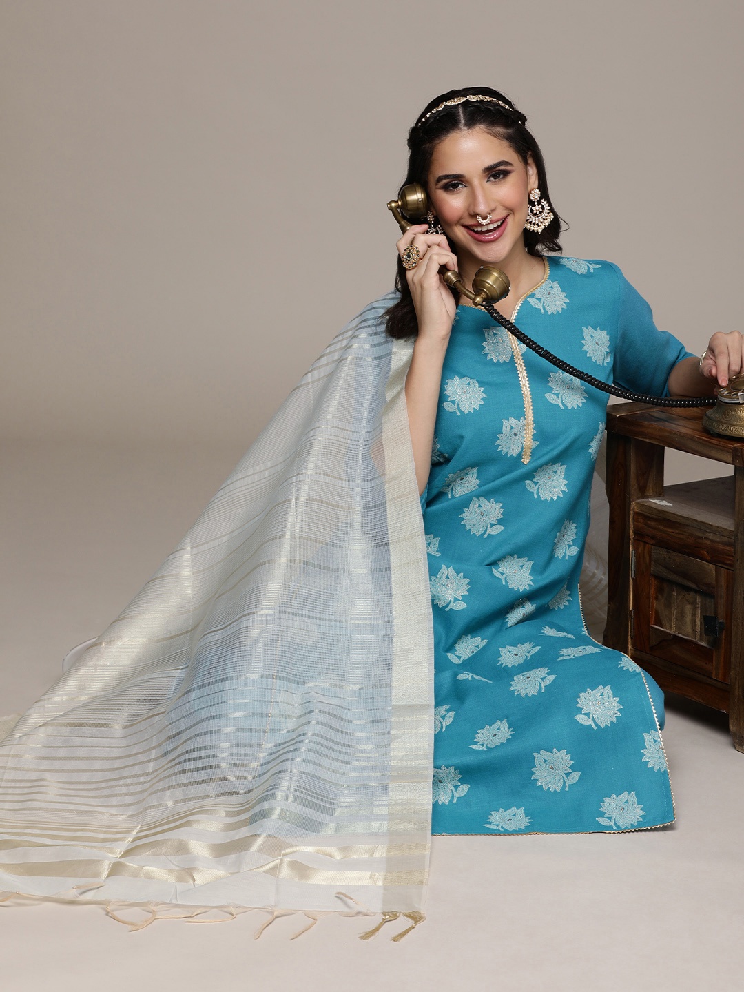 Anouk Women Floral Printed Regular Gotta Patti Kurta with Palazzos & With Dupatta, Blue
Anouk Women Floral Printed Regular Gotta Patti Kurta with Palazzos & With Dupatta, Blue