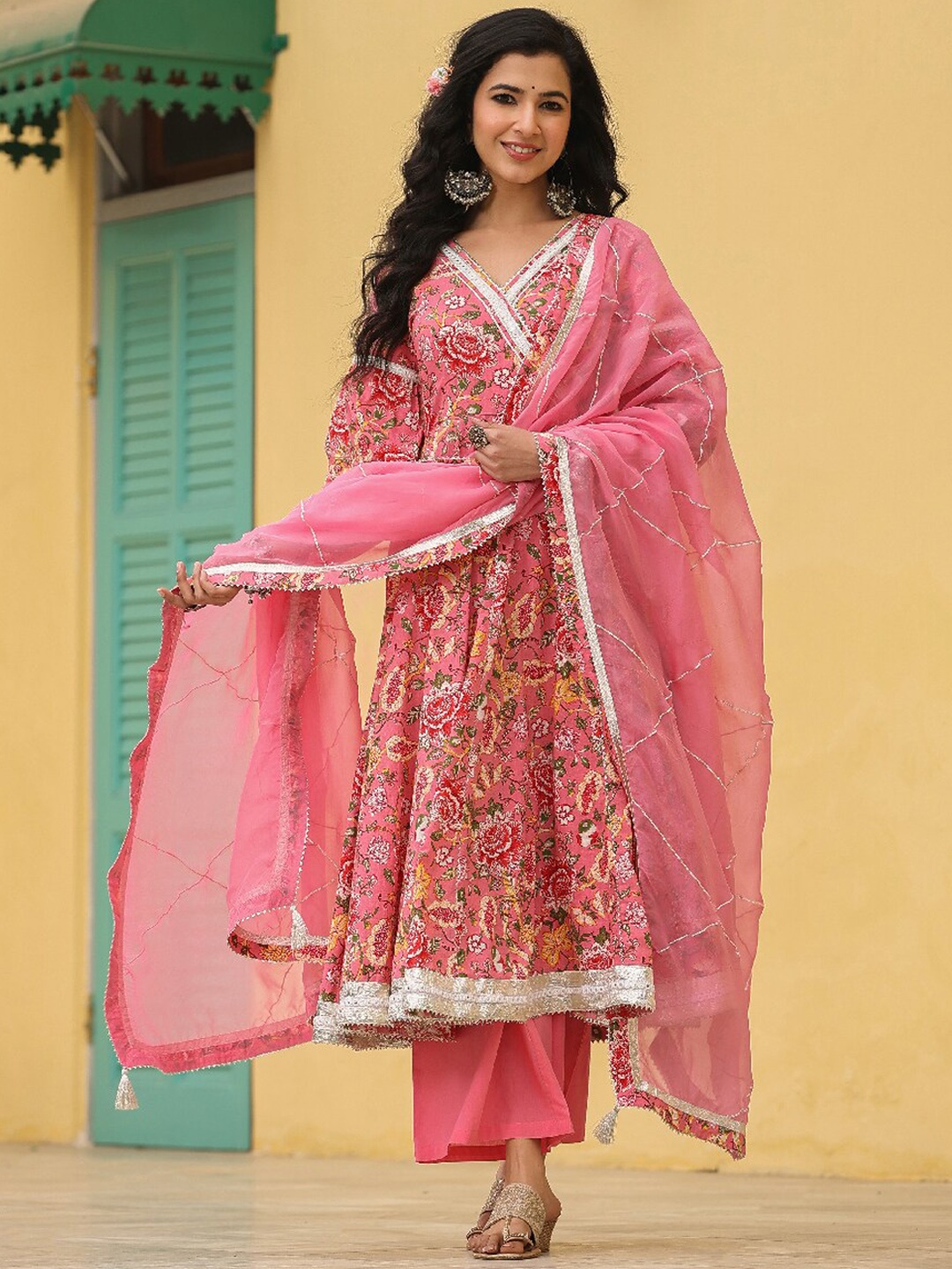 EverBloom Floral Printed Mirror Work Pure Cotton Kurta with Palazzos & Dupatta, Pink
EverBloom Floral Printed Mirror Work Pure Cotton Kurta with Palazzos & Dupatta, Pink