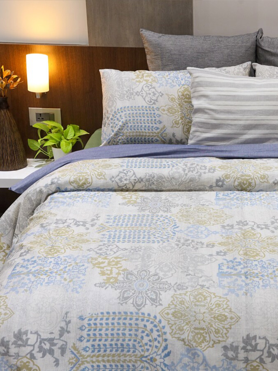 BLUE DAHLIA Blue & White Printed Pure Cotton 250 TC King Bedsheet With 2 Pillow Covers
BLUE DAHLIA Blue & White Printed Pure Cotton 250 TC King Bedsheet With 2 Pillow Covers